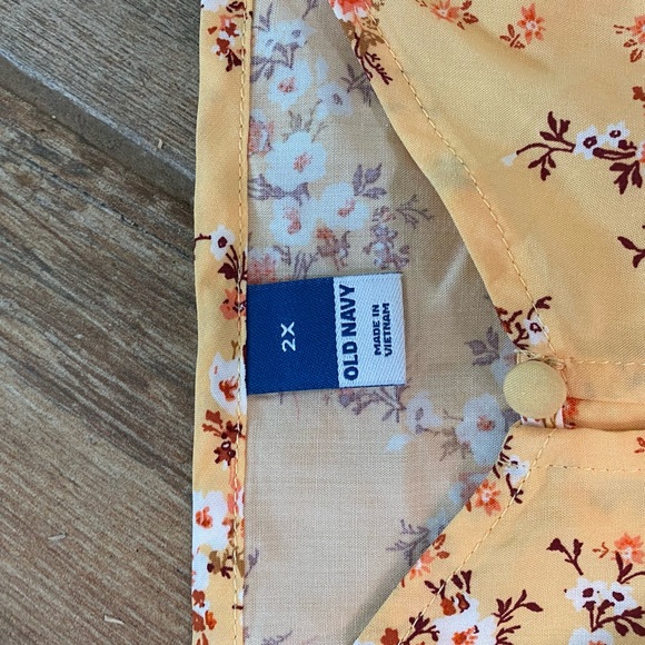 NWT old navy top - Picture 3 of 4